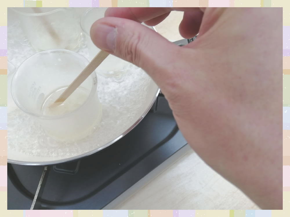 日本のハーブセラピスト養成講座｜柚子化粧水から柚子クリームを作ります。これはヴィーナースのオリジナル実習となります。