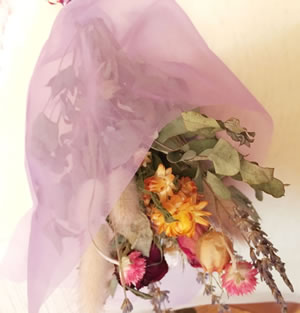 根岸幸代講師の「ユーカリを使ったスワッグ作成講座」｜ヴィーナース メディカルハーブラボ