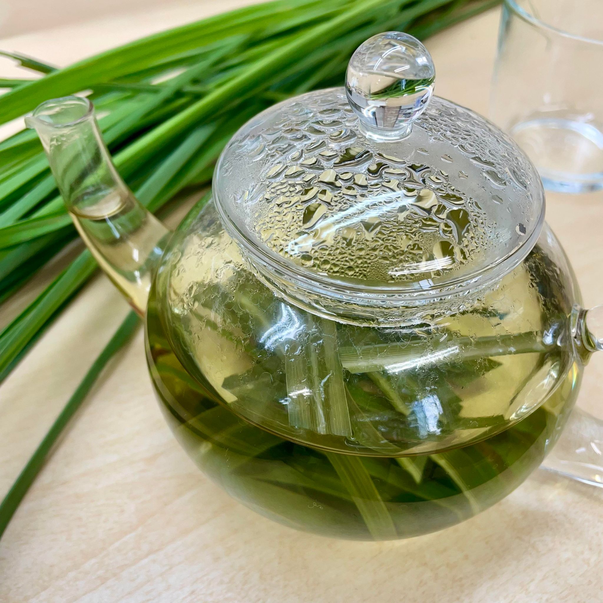 スパイス・ハーブを暮らしにいかす。ハーバルライフ講座で試飲するハーブティーです｜春川なお講師｜ヴィーナース メディカルハーブラボ