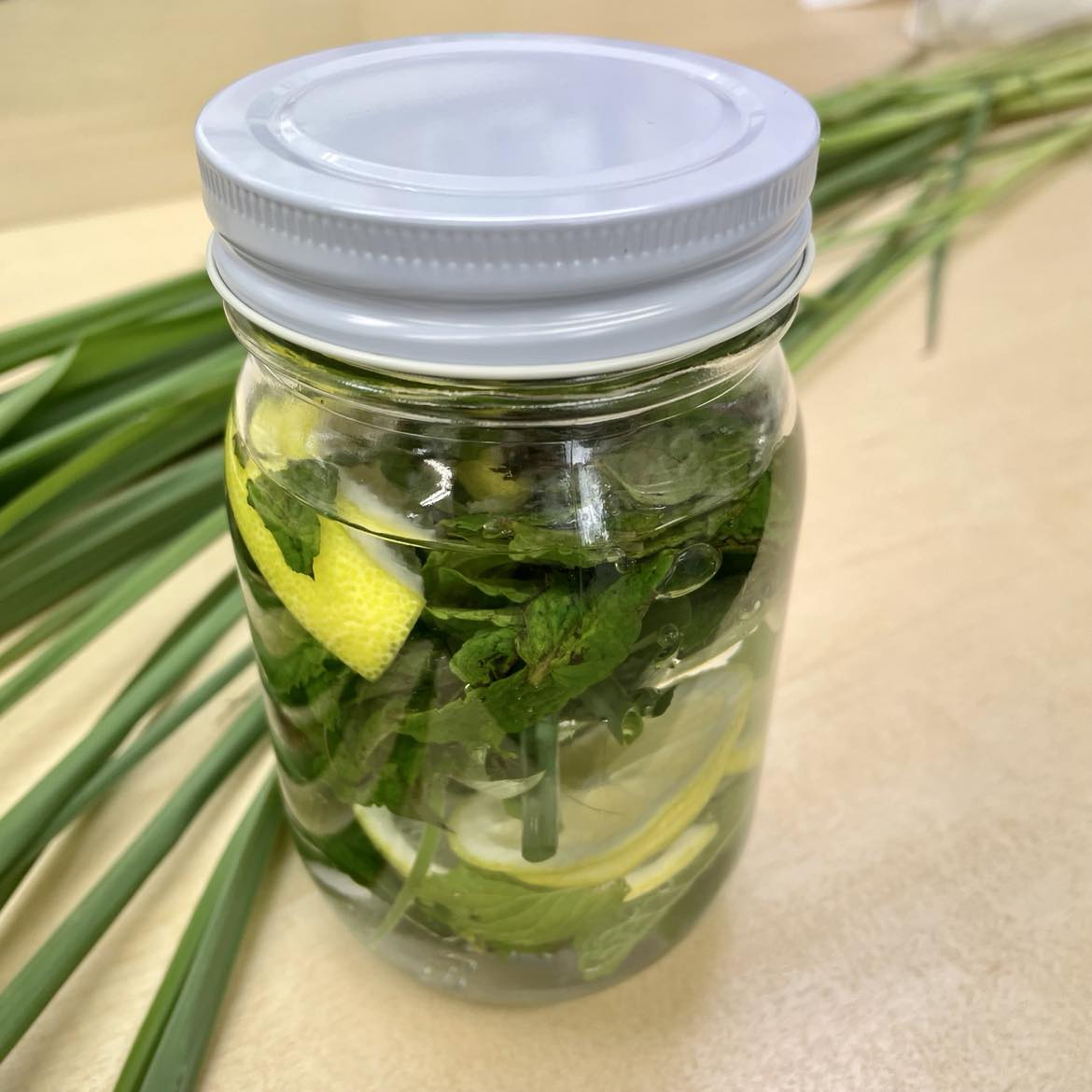 スパイス・ハーブを暮らしにいかす。ハーバルライフ講座で使うハーブです｜春川なお講師｜ヴィーナース メディカルハーブラボ