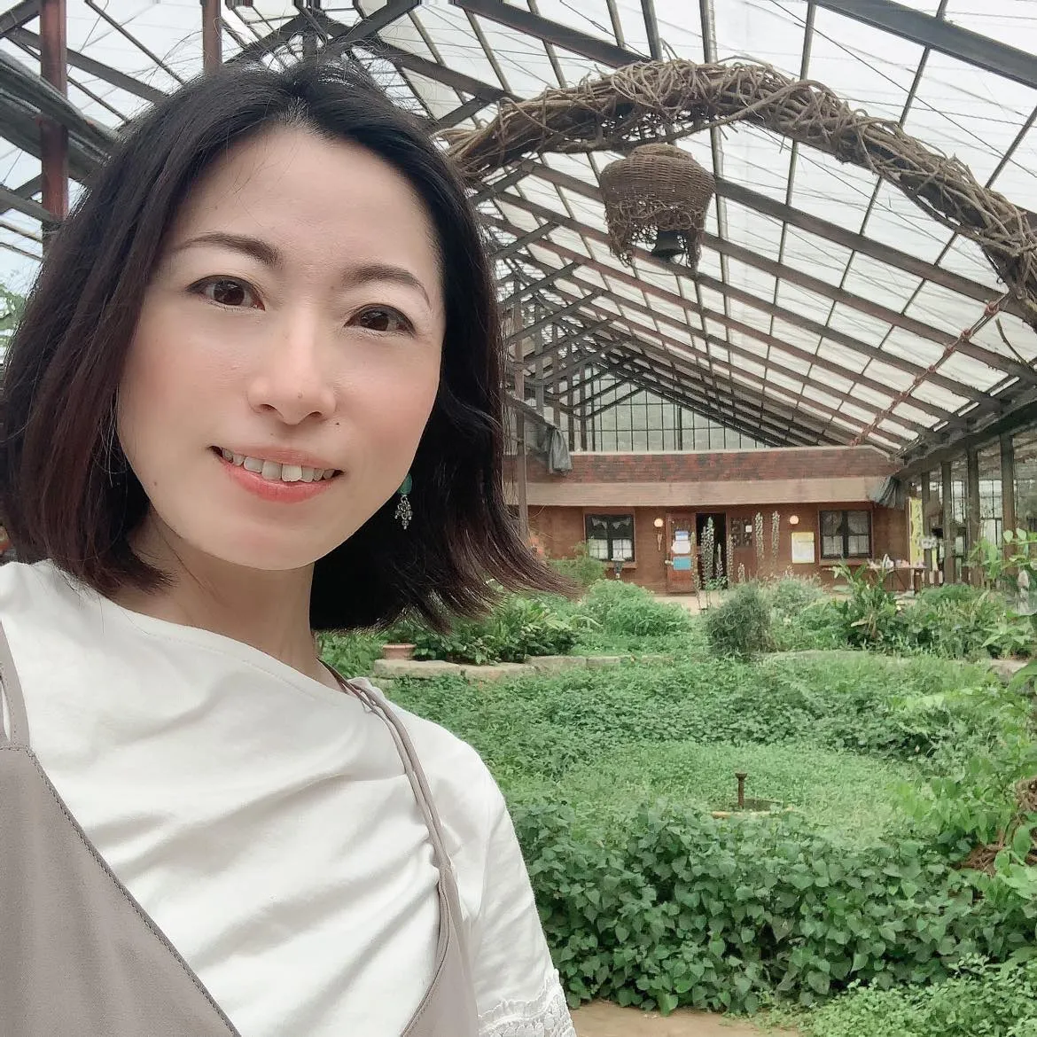 春川なお講師のプロフィール写真｜ハーバルライフ講座担当・JAMHA認定シニアハーバルセラピスト｜ヴィーナース メディカルハーブLABO