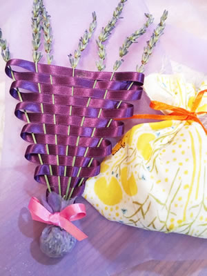 ラベンダーを使ったハーブクラフト講座です。アロマクラフトの側面も持ったこちらの講座は、ハーブの楽しさをご体験いただけます。｜ヴィーナース メディカルハーブラボ